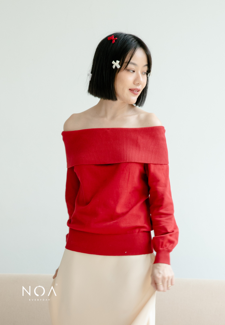 YUEN Off Shoulder Knitted