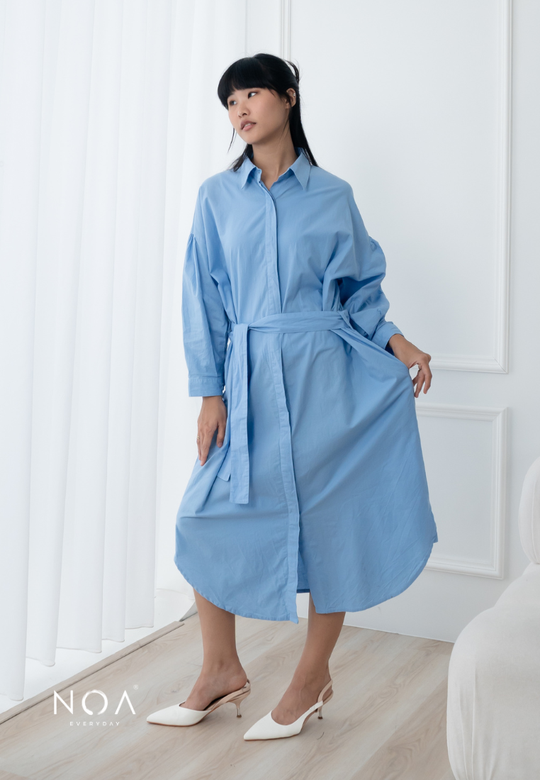 AKEMI Puffsleeve Midi Dress - Light Blue