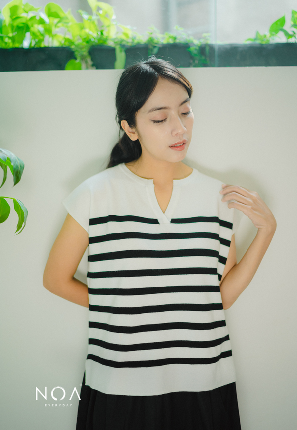 RYO Knitted Stripe V Neckline Sleeveless Blouse - White