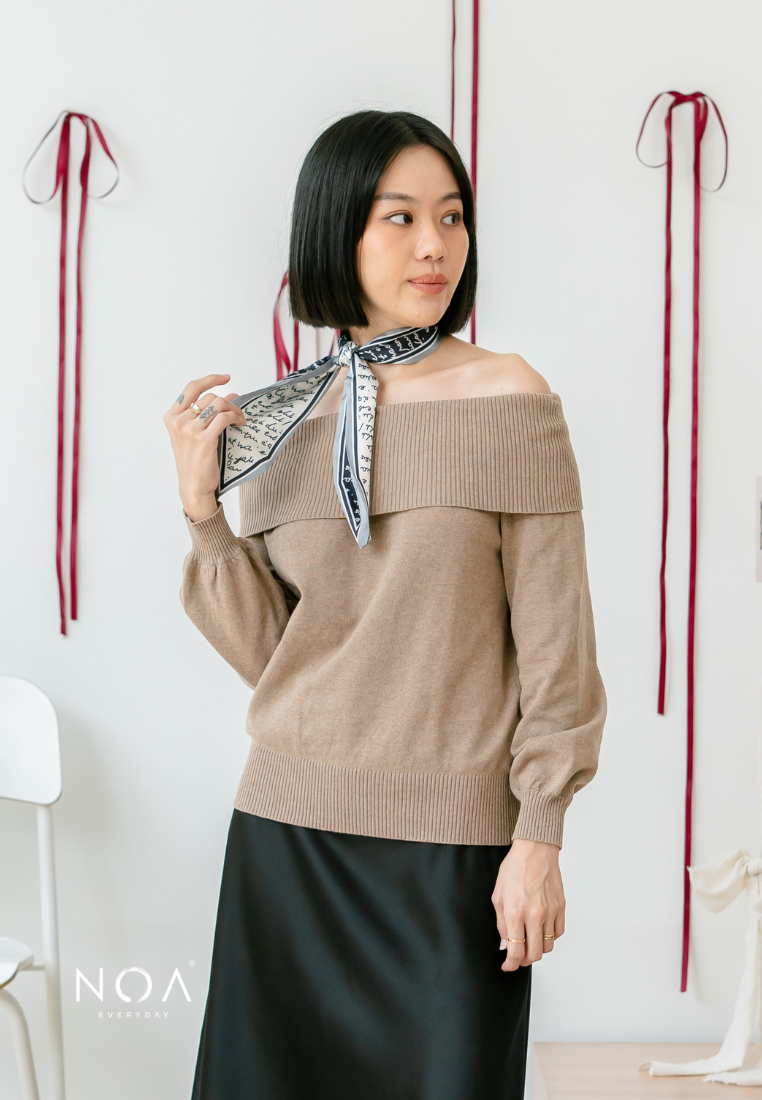 YUEN Off Shoulder Knitted