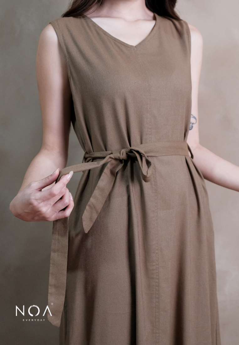 ICHIKA Linen Sleeveless Maxi Dress with Belt