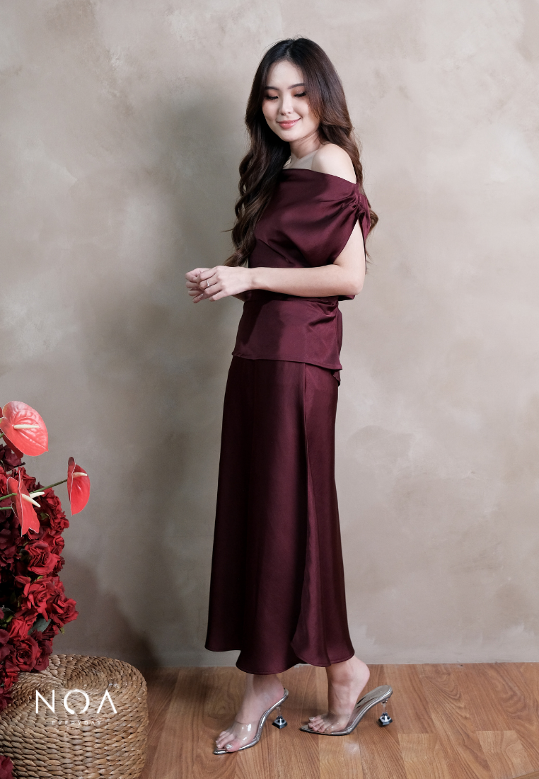 RITSU Sateen Off Shoulder Sleeveless Blouse