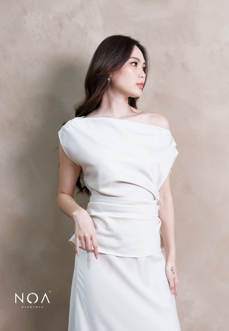 RITSU Sateen Off Shoulder Sleeveless Blouse