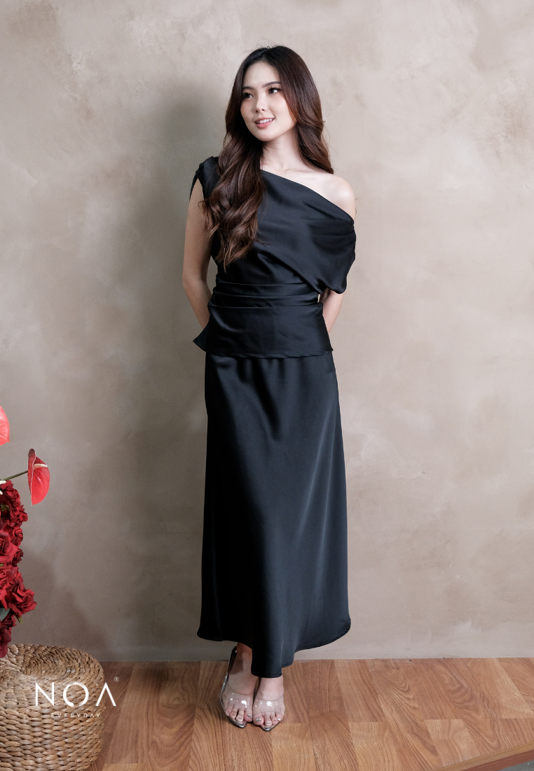 RITSU Sateen Off Shoulder Sleeveless Blouse