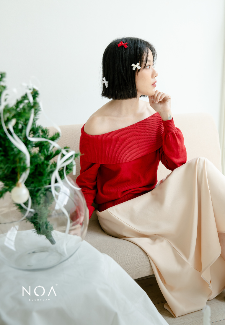 YUEN Off Shoulder Knitted