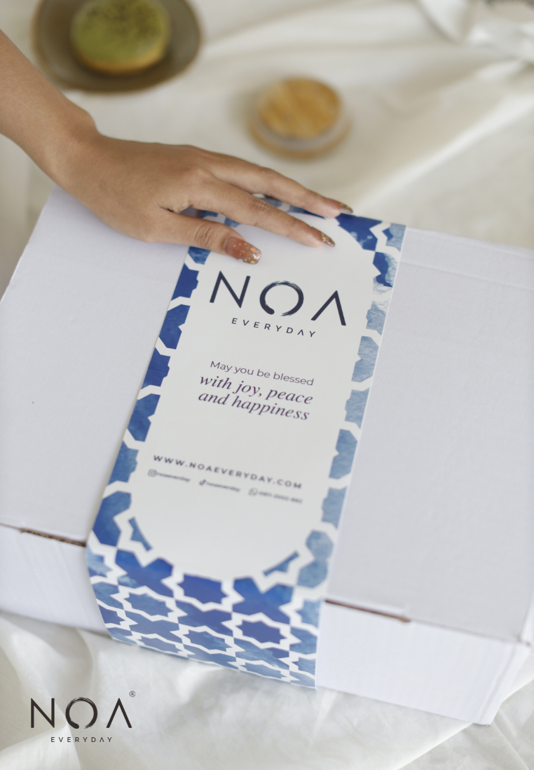 Noa Hampers Gift Box Set : Box  + Sleeves + Card