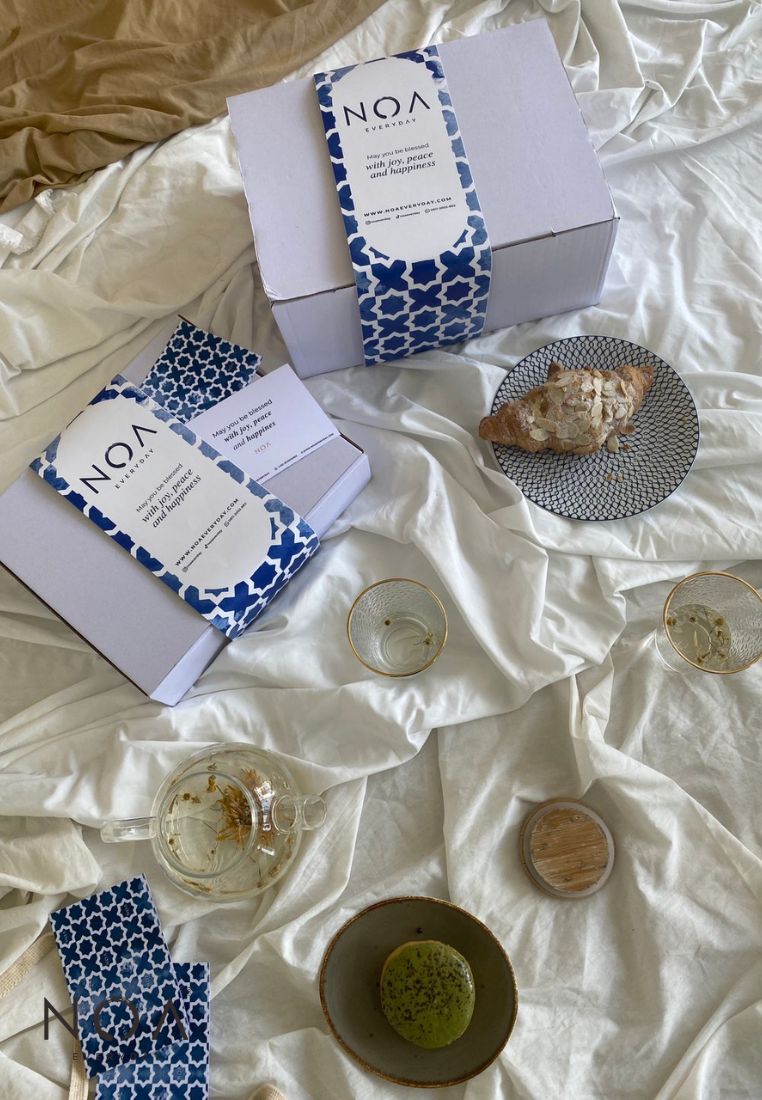 Noa Hampers Gift Box Set : Box  + Sleeves + Card